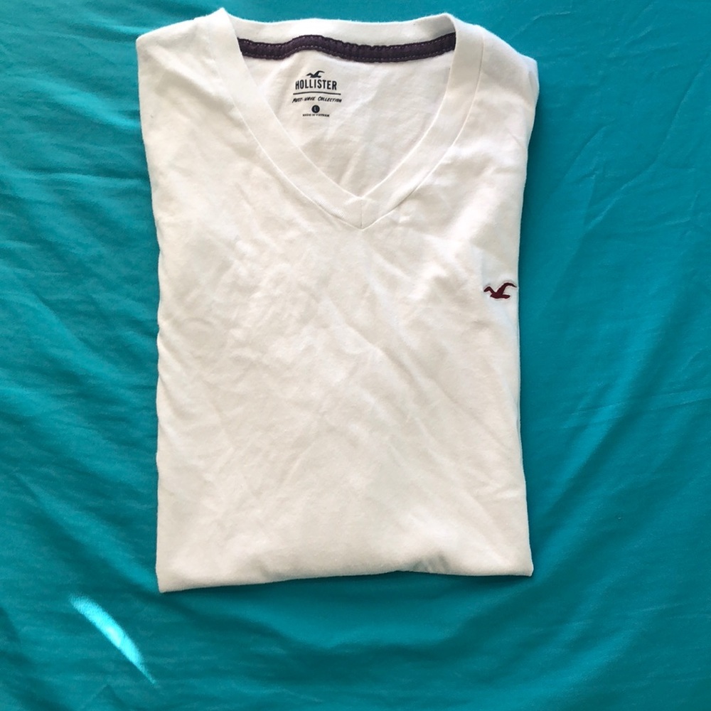 Selling Hollister v neck short sleeve size L